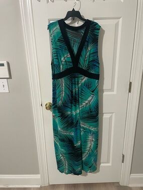 Green Tropical Print Maxi Dress with Black Trim 16 w en focus